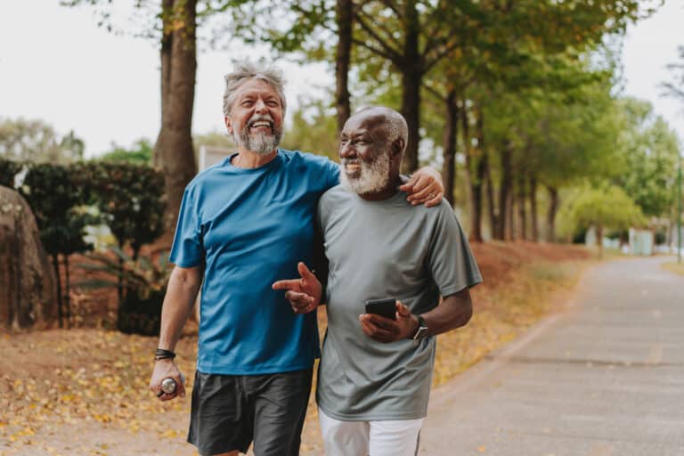 Hommes en forme après massothérapie